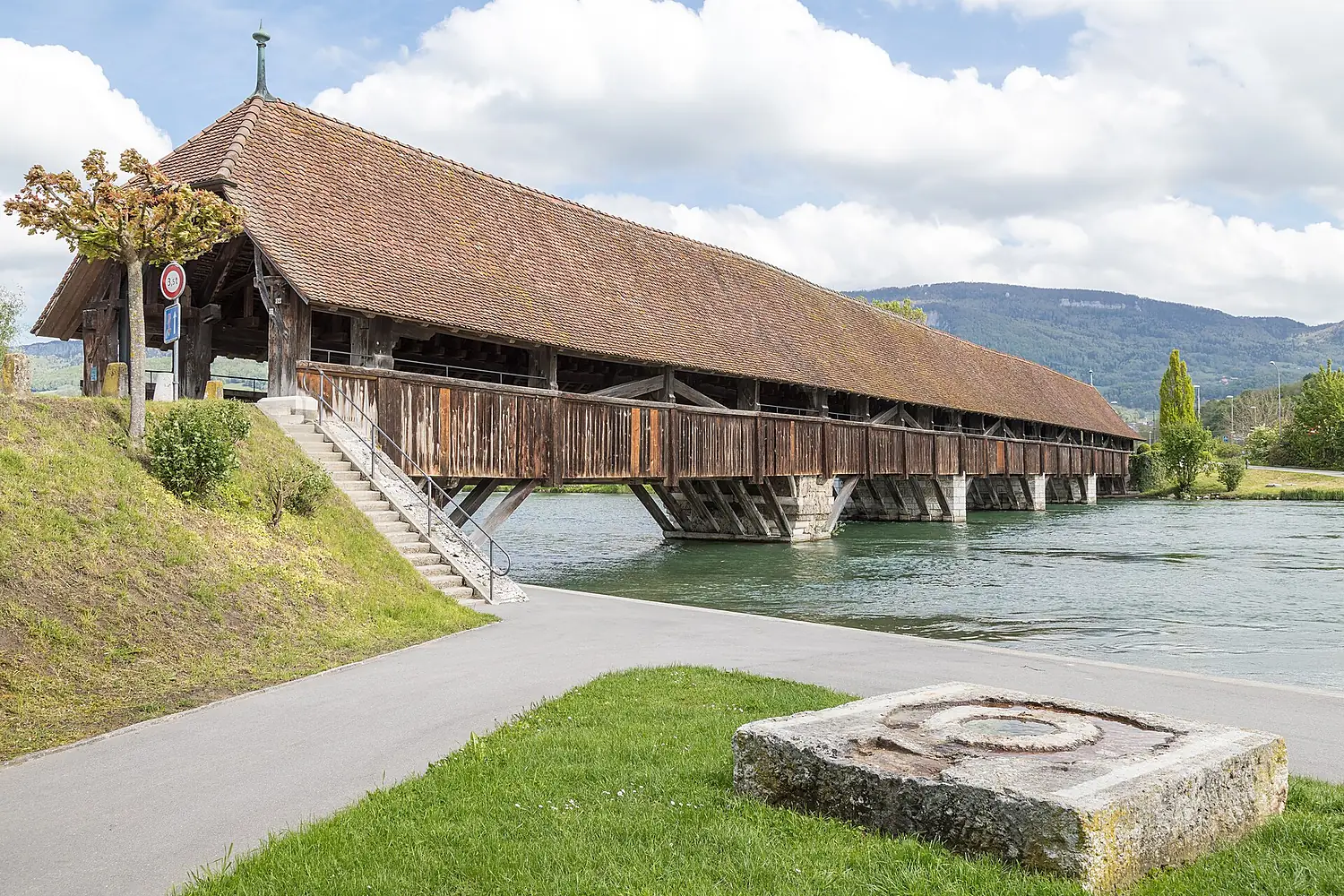 Gedeckte Holzbrücke in Wangen a. d. Aare
