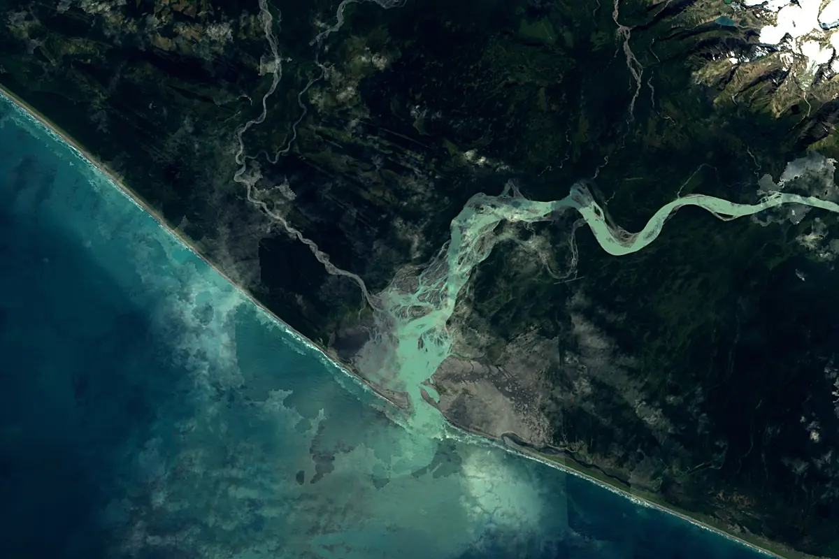 Alsek River: satellite view of the mouth
