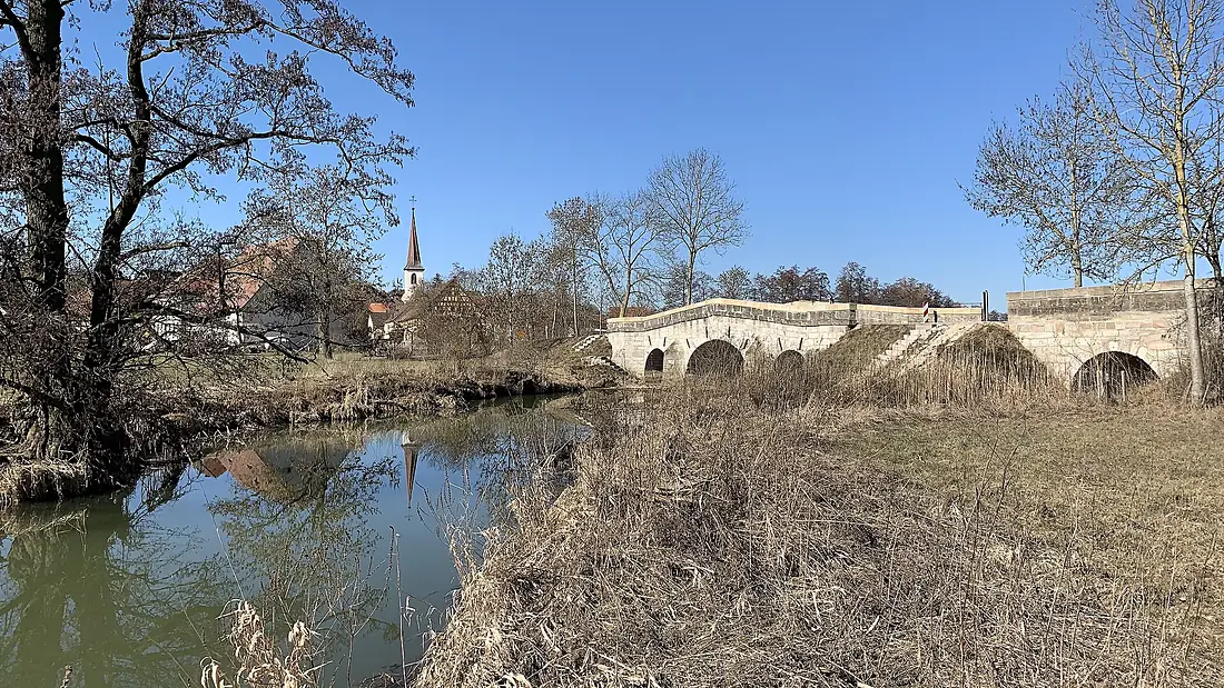 Altmühlbrücke Jochsberg Panorama mit Kirche 2019