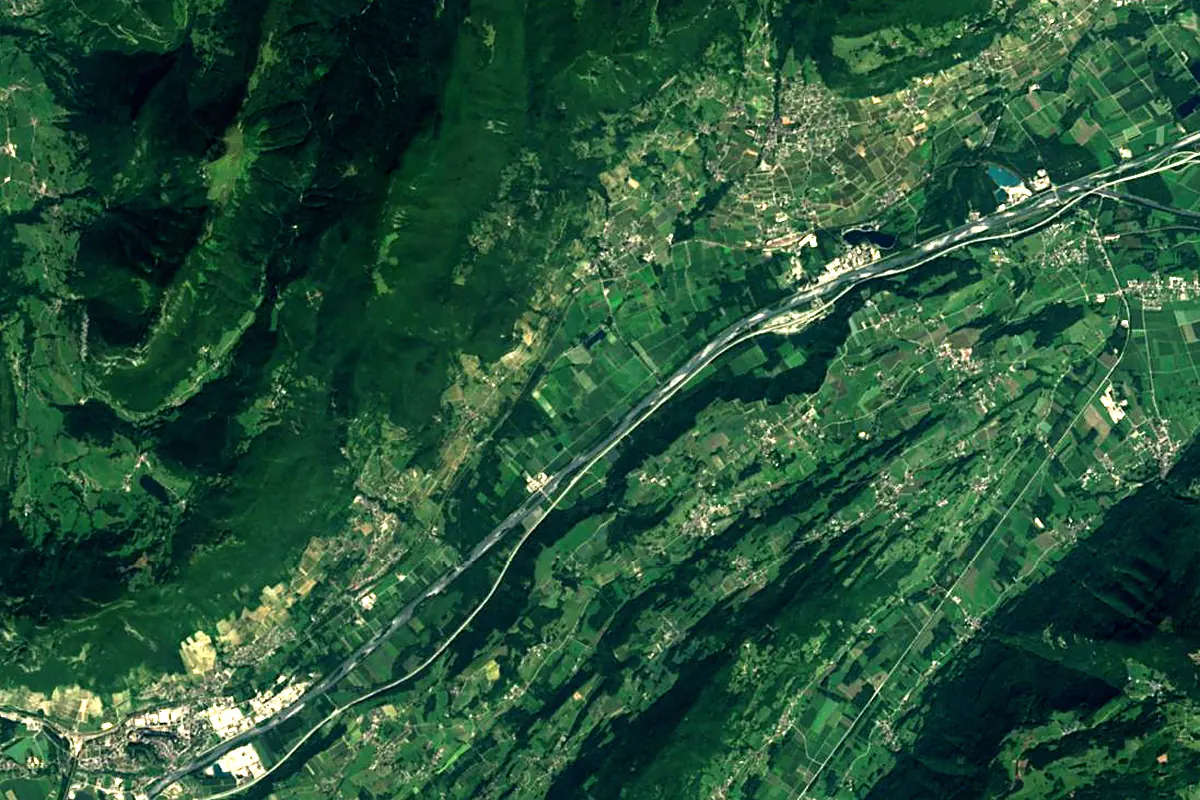 Arc: satellite view of the mouth