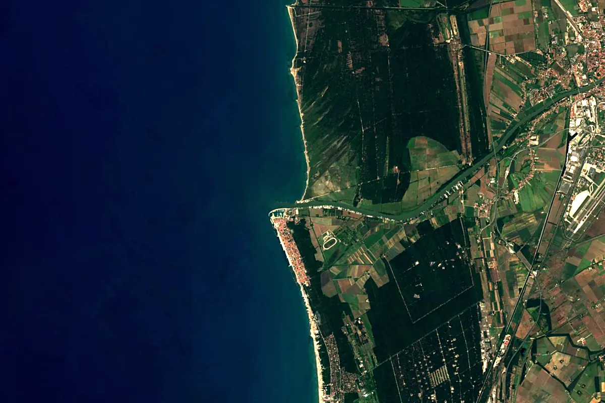 Arno: satellite view of the mouth