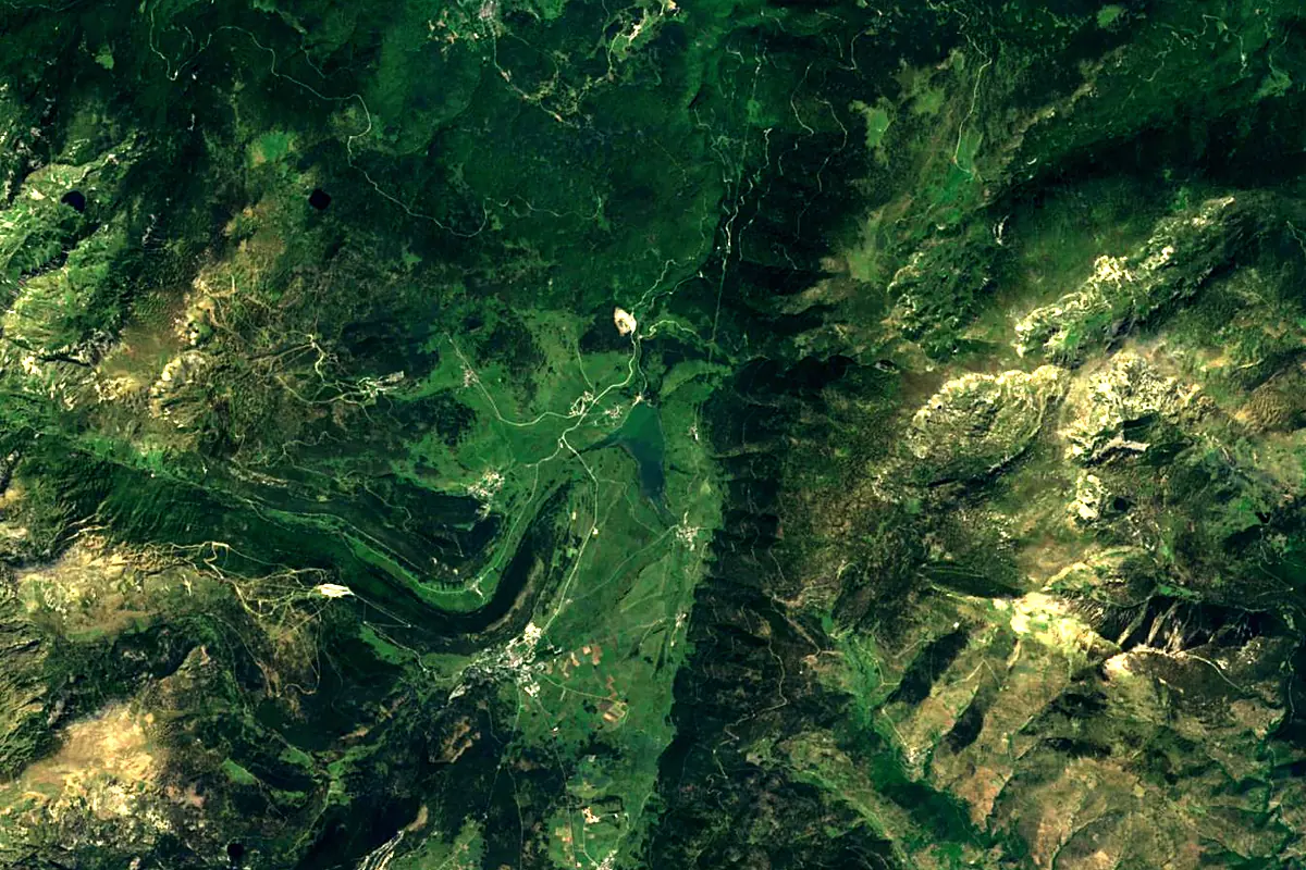Aude: satellite view of the source