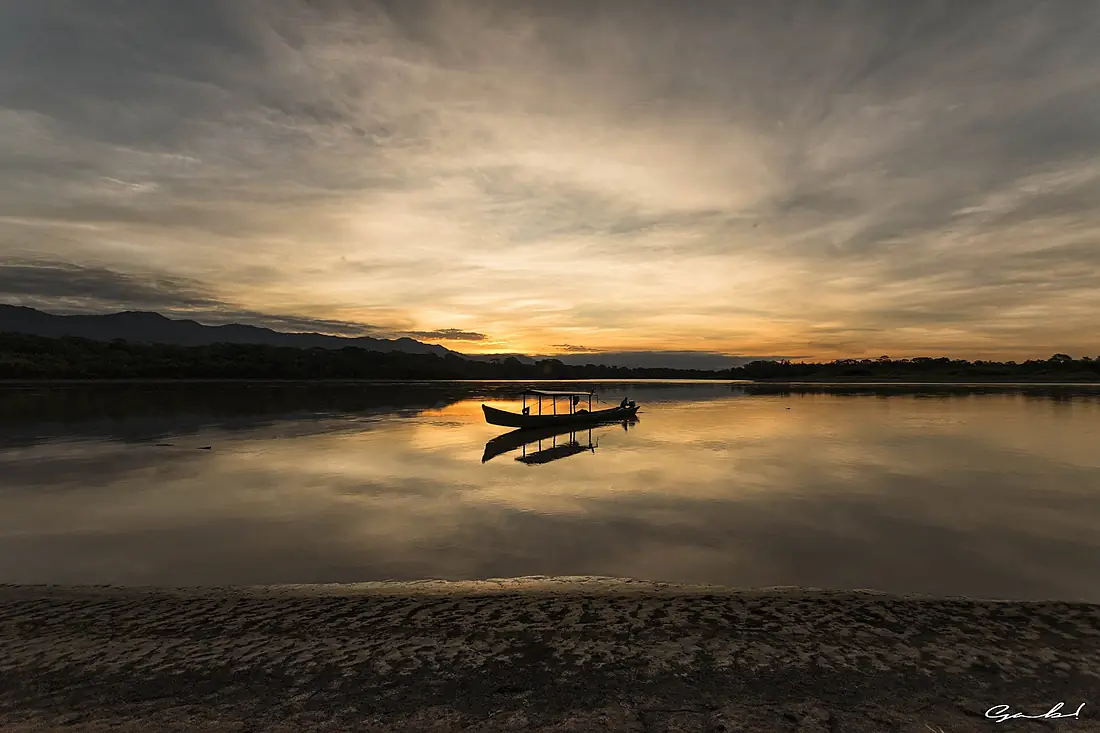 Atardecer en el río Beni