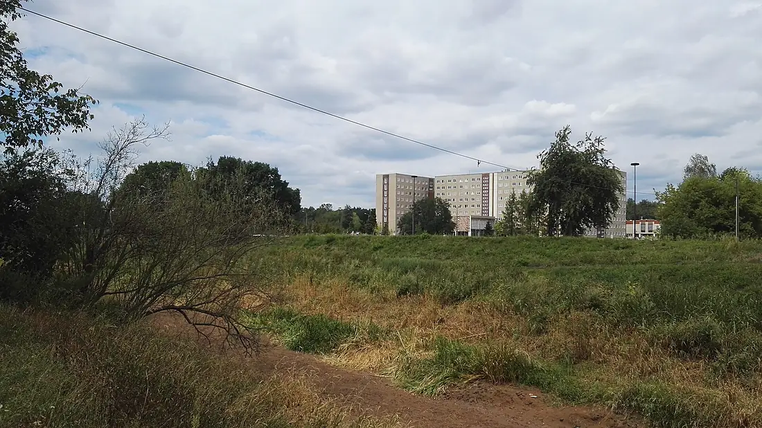 Ausgetrocknete Schwarze Elster lmbvgebäude Senftenberg 2018-08-10
