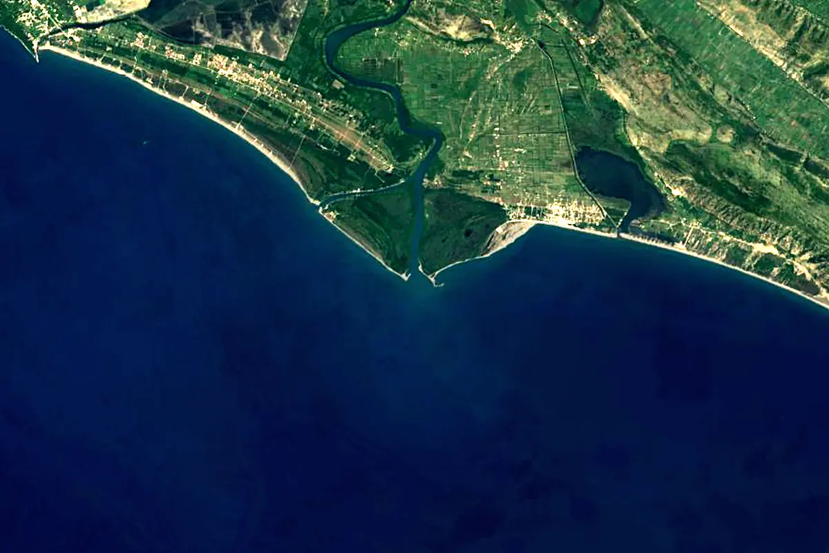 Buna: satellite view of the mouth