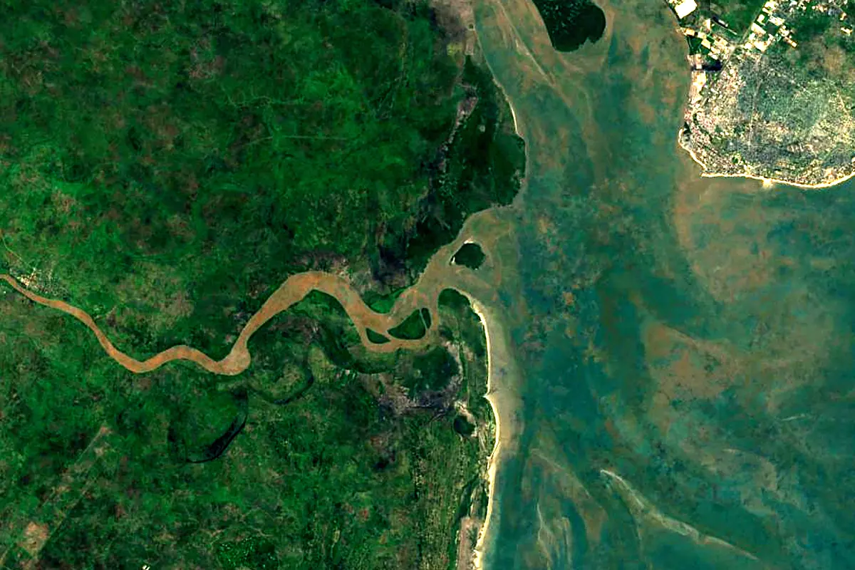 Buzi River: satellite view of the mouth