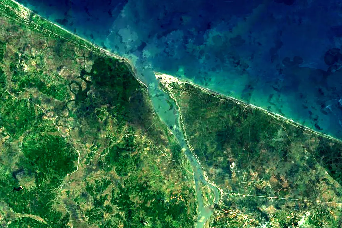 Cagayan River: satellite view of the mouth