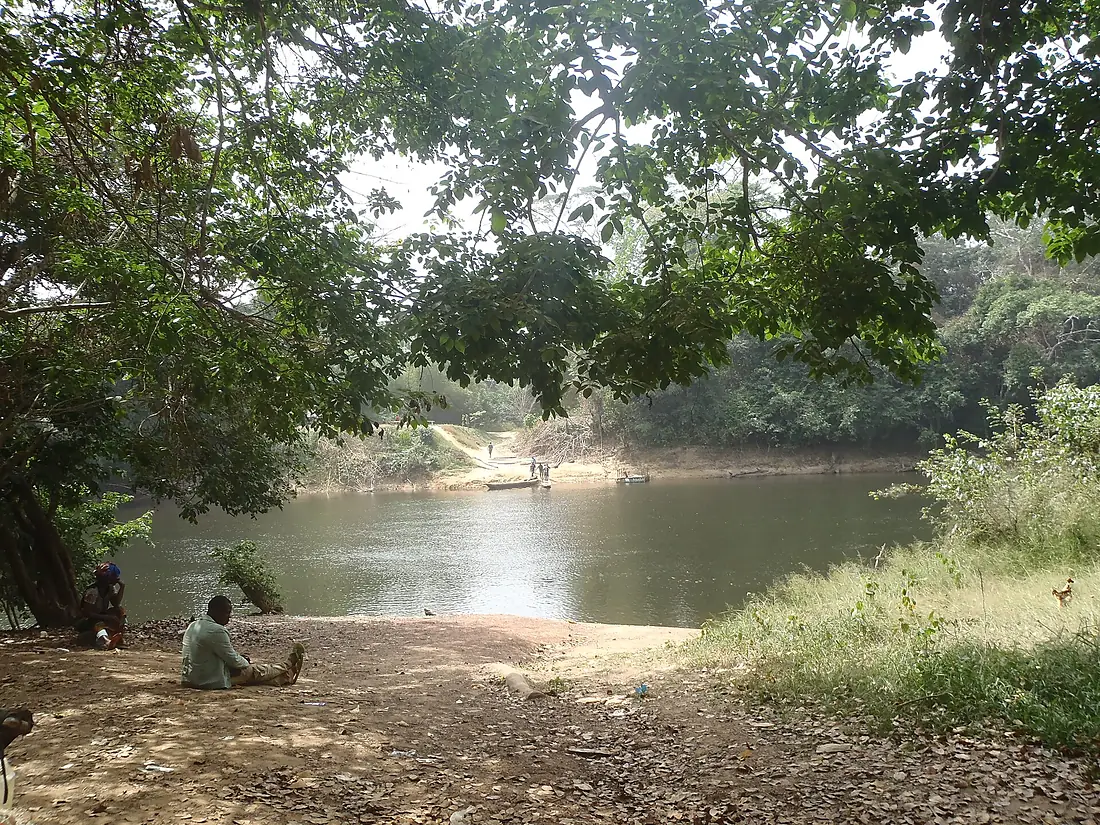 Taï, commune de Côte d'Ivoire. Frontière avec le Libéria, point de passage sur le Cavally