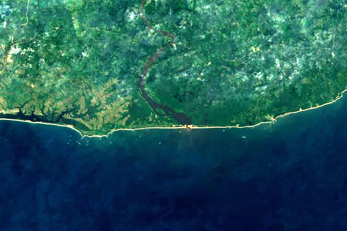 Cavalla River: satellite view of the mouth