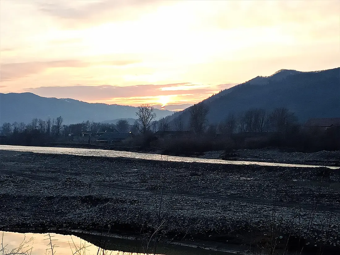 The sunset over Cheremosh 01