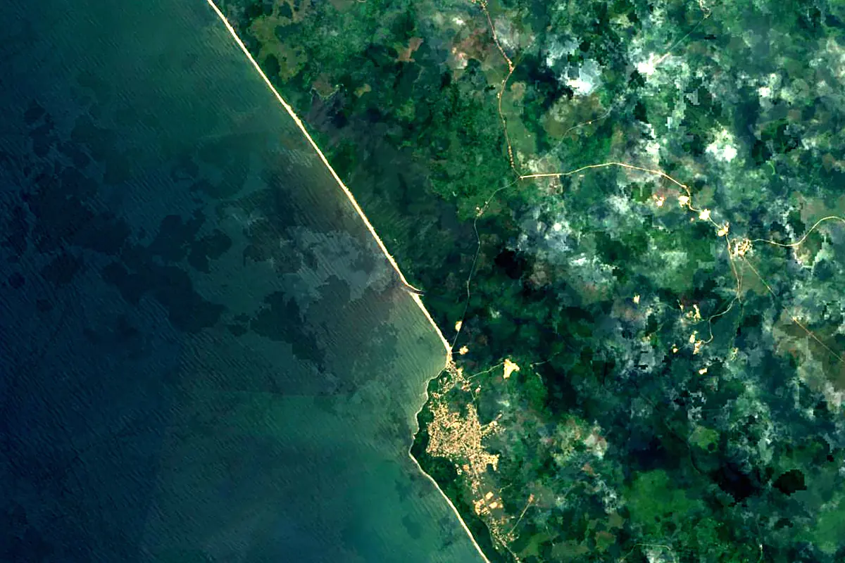 Chiluango River: satellite view of the mouth