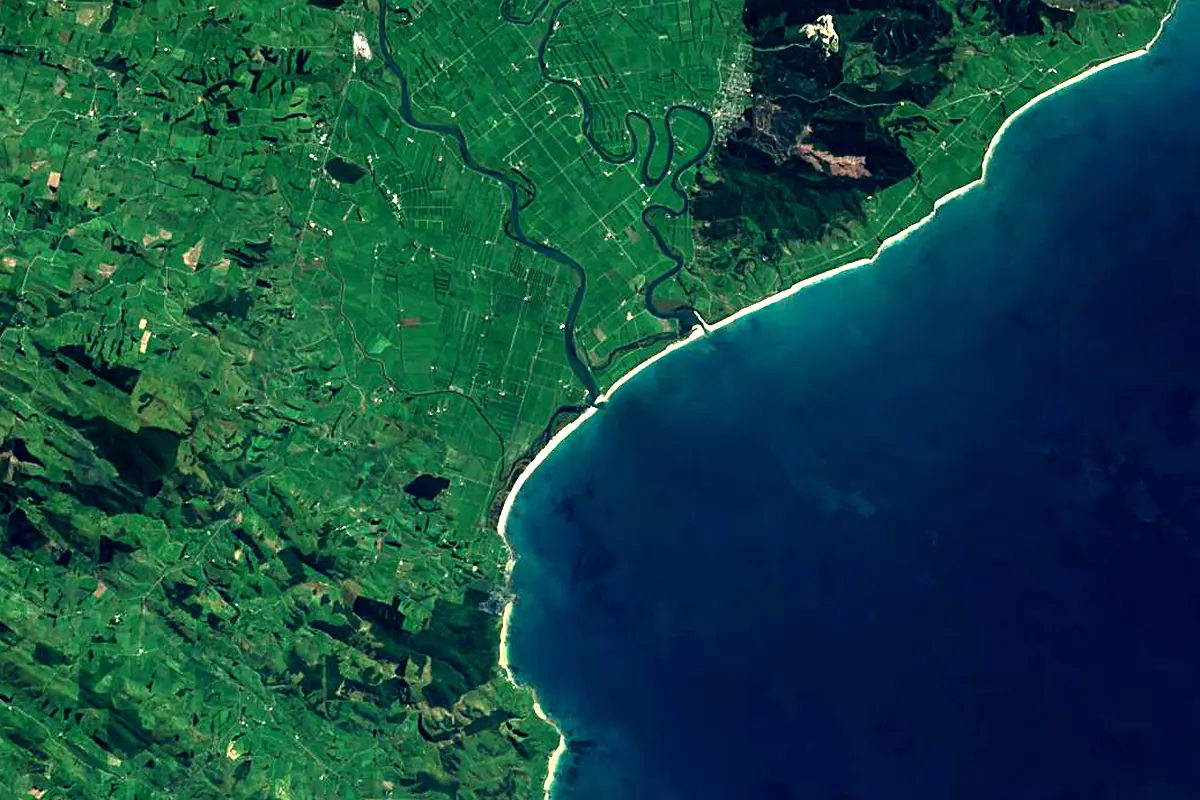 Clutha River / Mata-Au: satellite view of the mouth