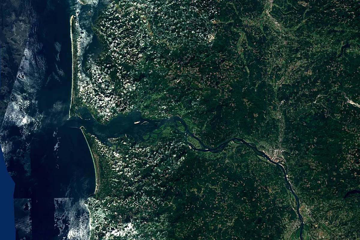 Columbia River: satellite view of the mouth