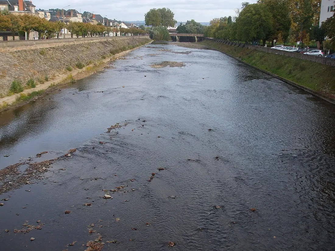 La Corrèze au pont Cardinal, Brive la Gaillarde, France