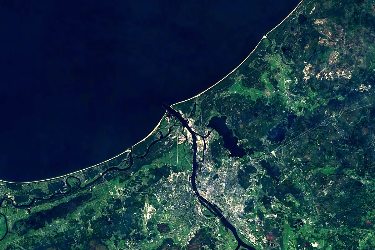 Daugava: satellite view of the mouth