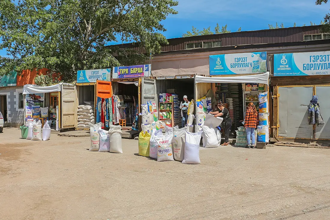 Market in Mörön 01