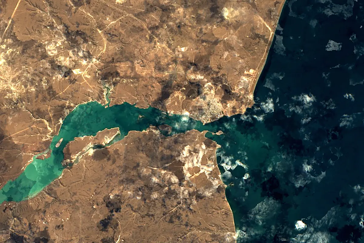 Deseado River: satellite view of the mouth