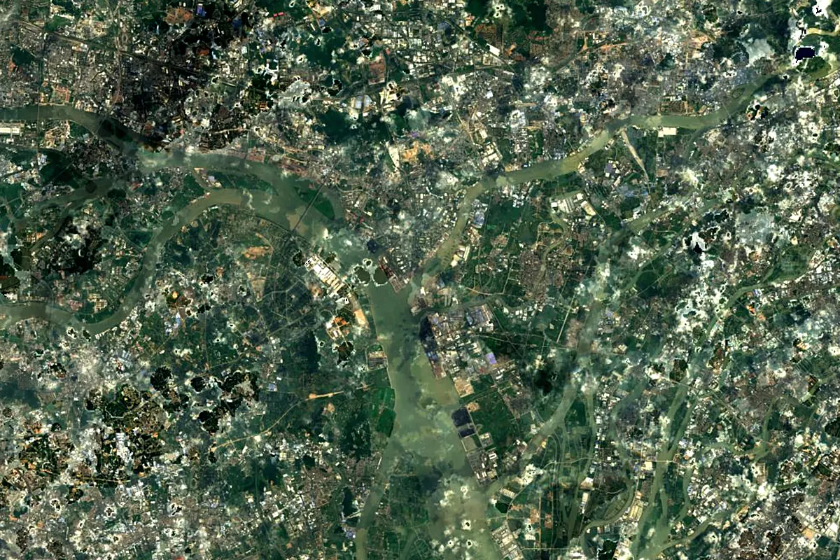 Dong River: satellite view of the mouth