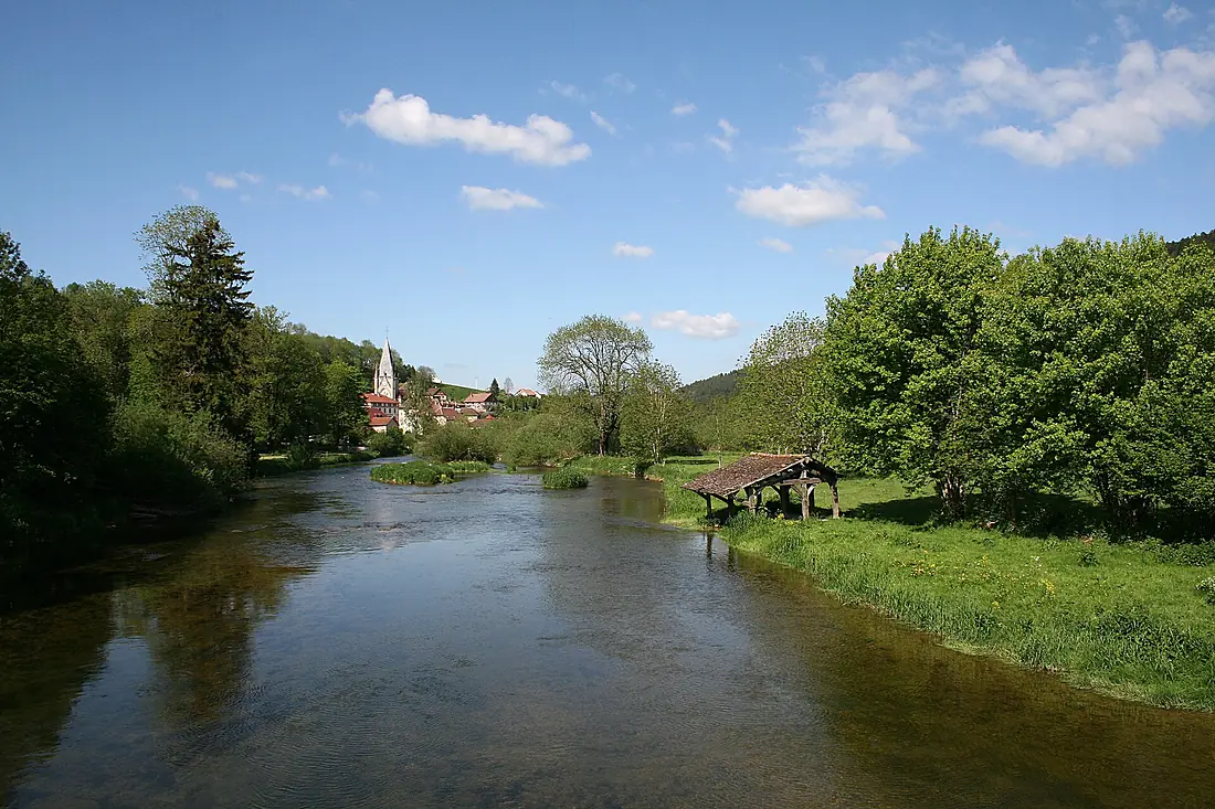0 Montbenoît - Le Doubs et le village (1)