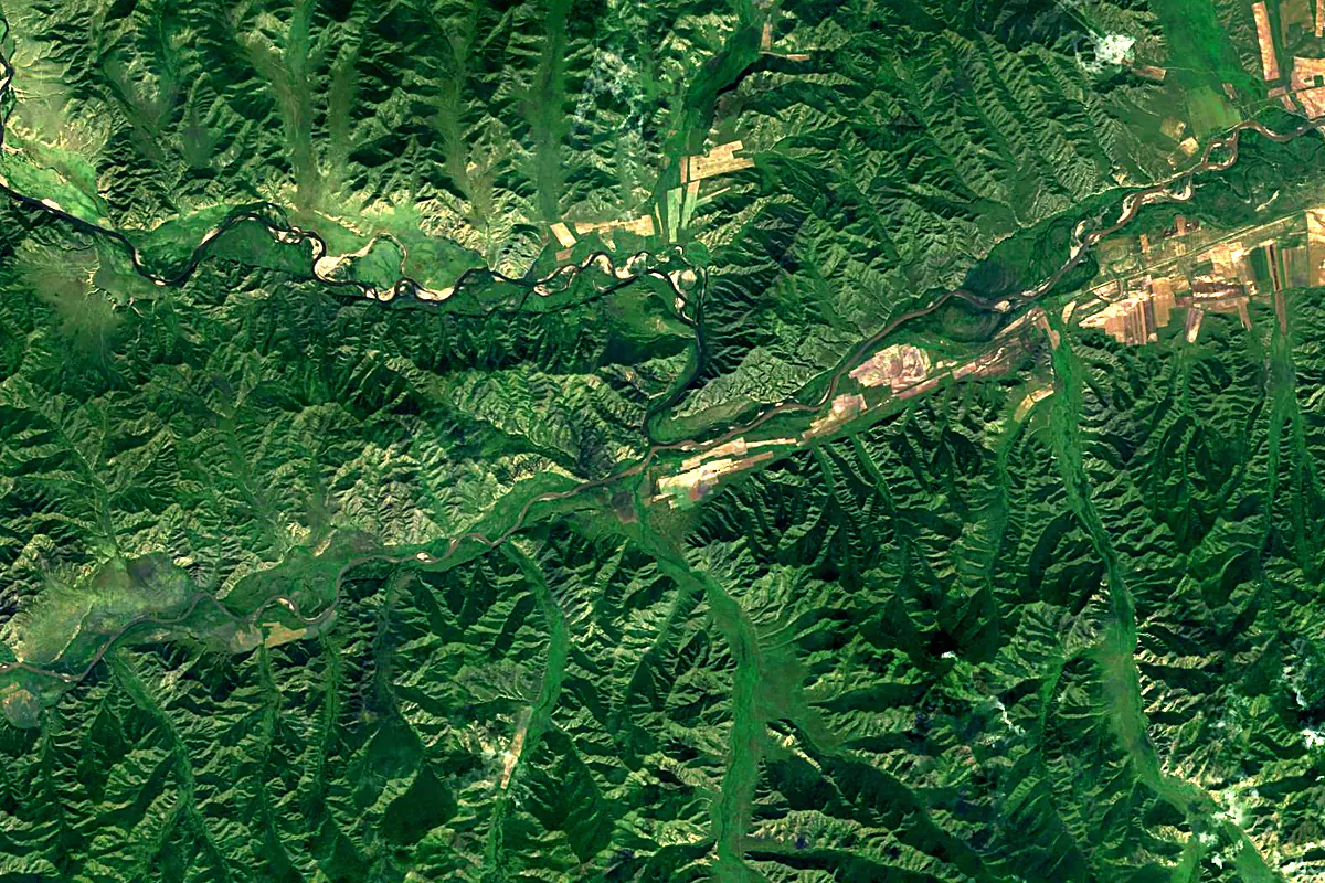 Eg River: satellite view of the mouth