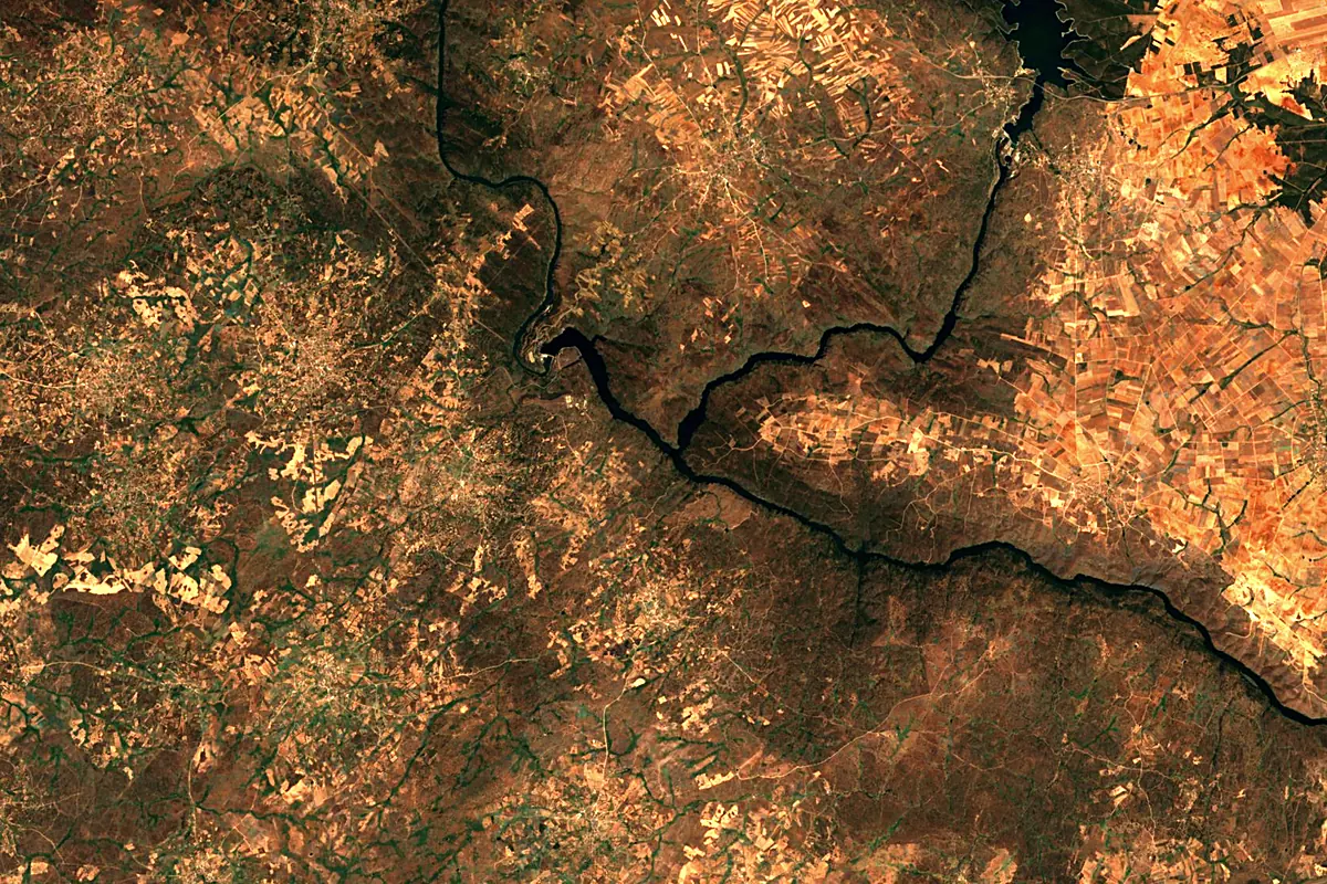 Esla: satellite view of the mouth