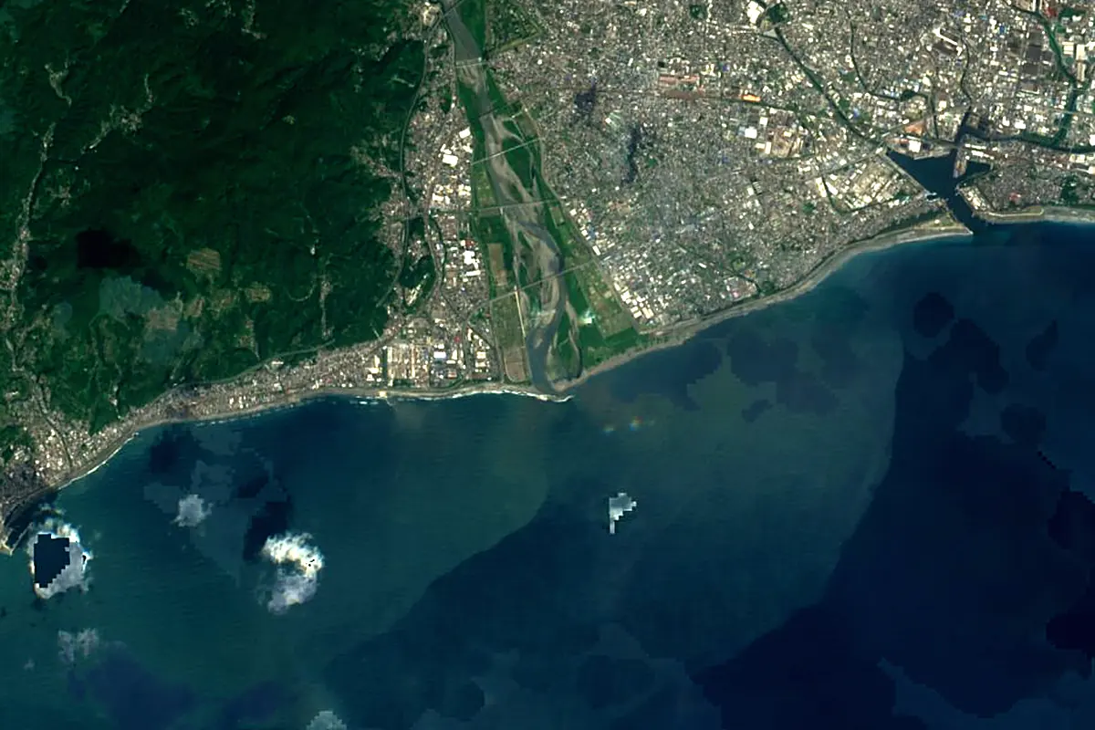 Fuji River: satellite view of the mouth