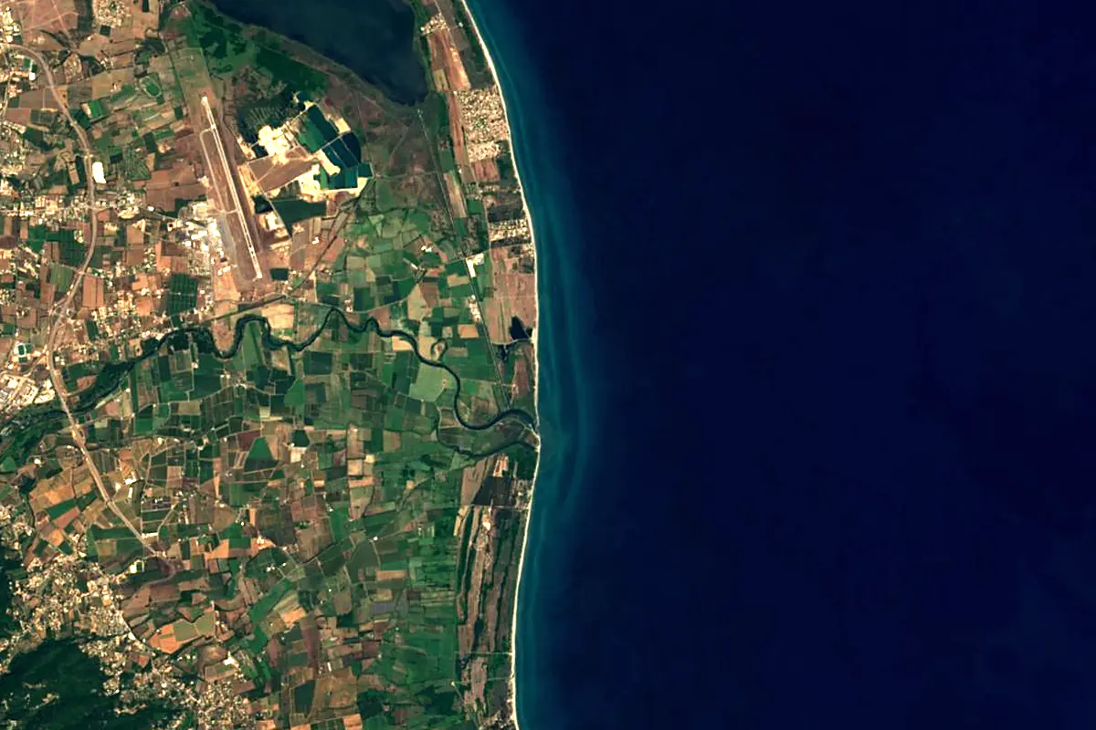 Golo: satellite view of the mouth