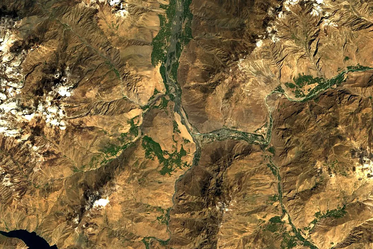 Gunt River: satellite view of the mouth