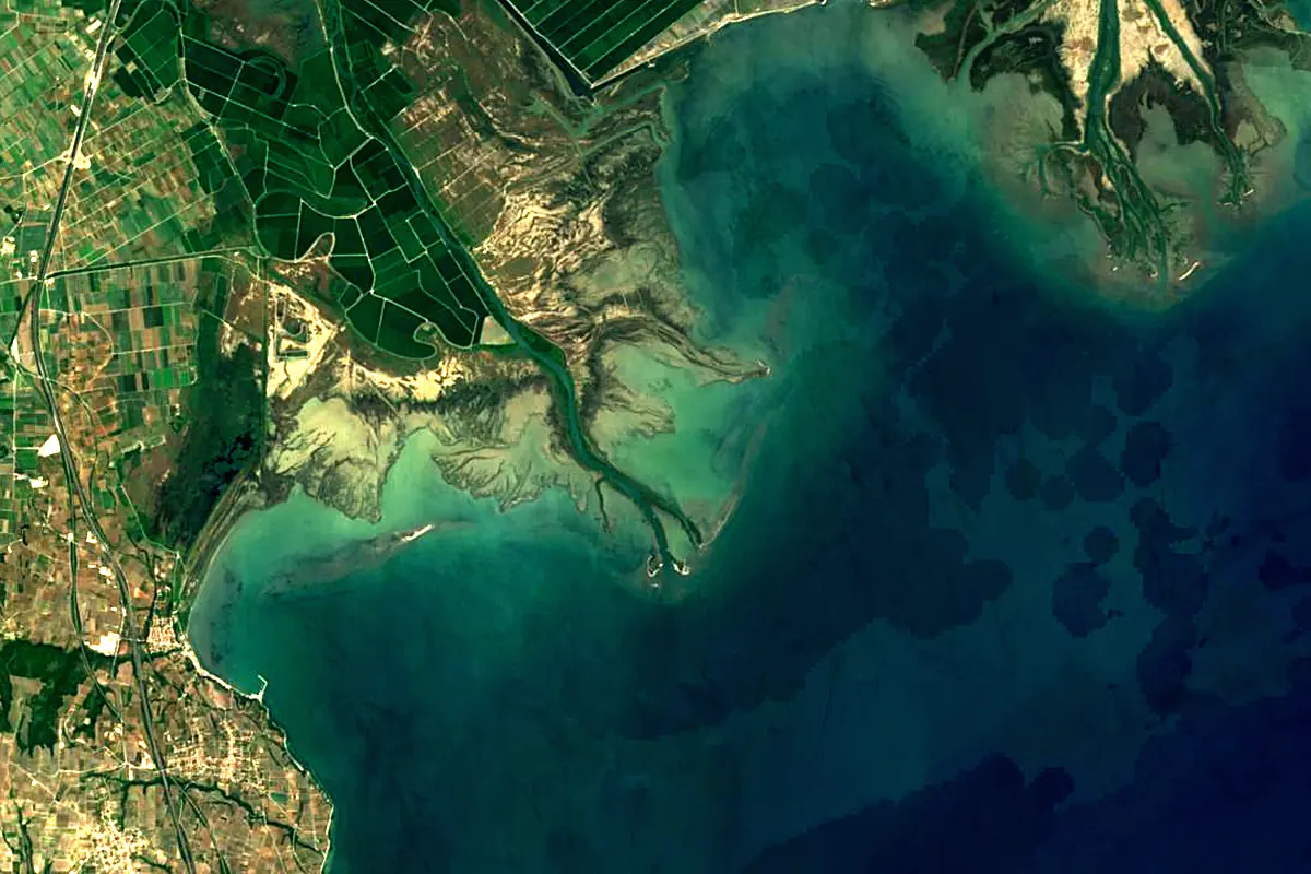 Haliacmon: satellite view of the mouth