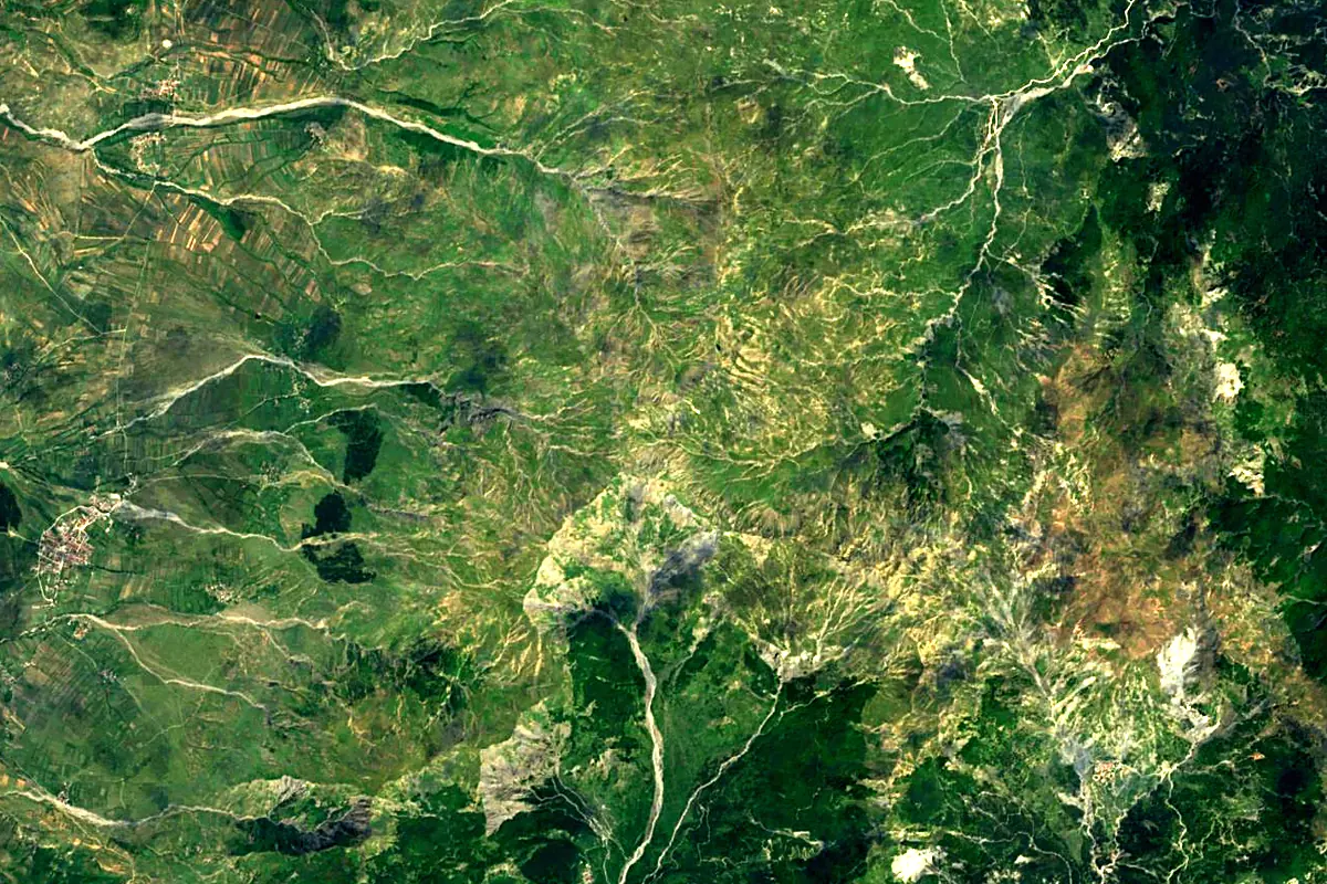 Haliacmon: satellite view of the source