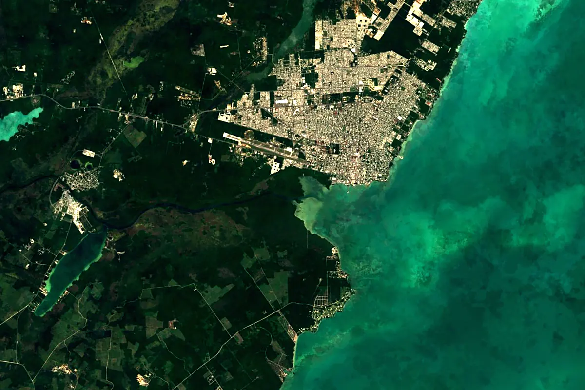 Hondo River: satellite view of the mouth