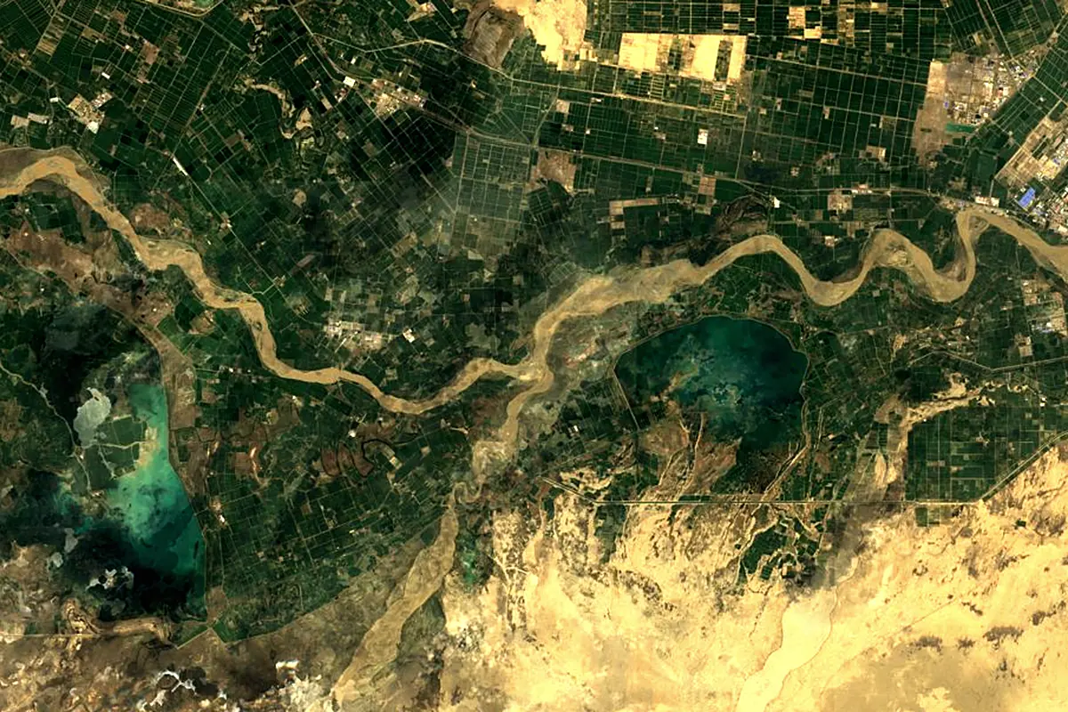 Hotan River: satellite view of the mouth