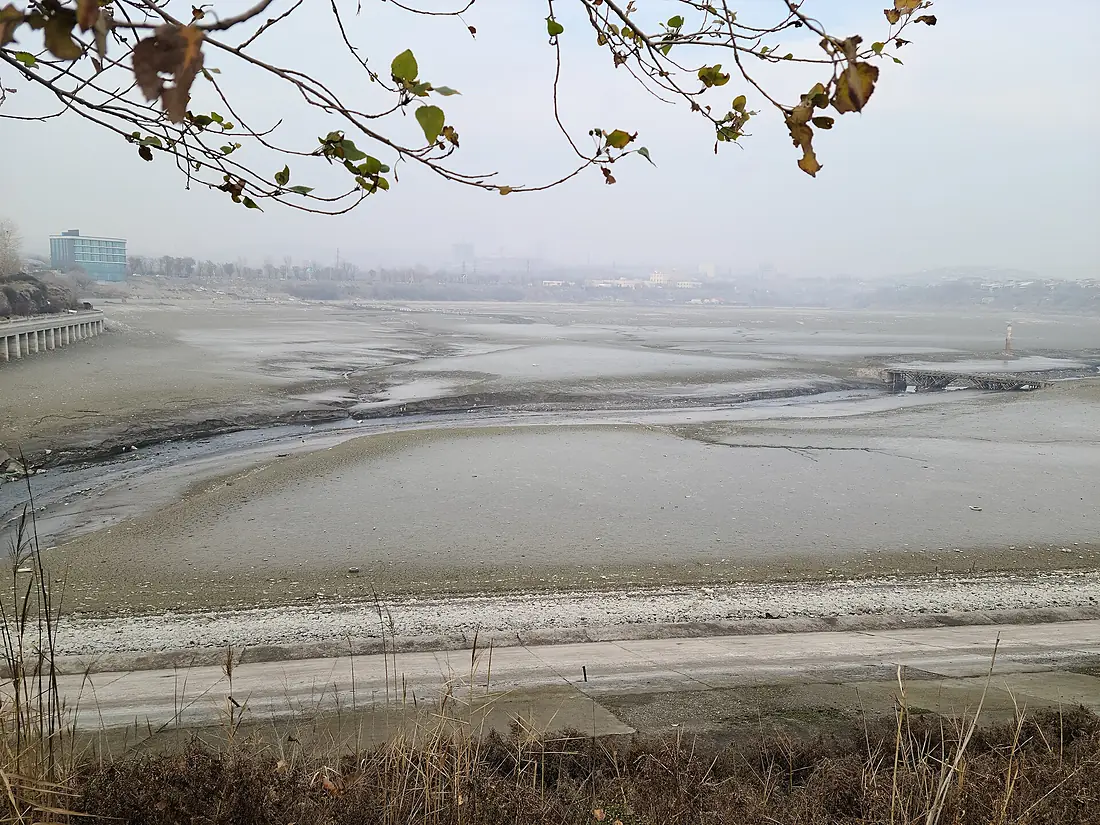Drained Lake Yerevanyan and River Hrazdan 01