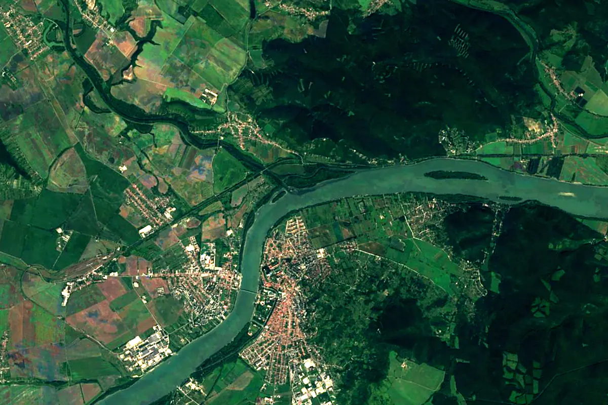 Hron: satellite view of the mouth