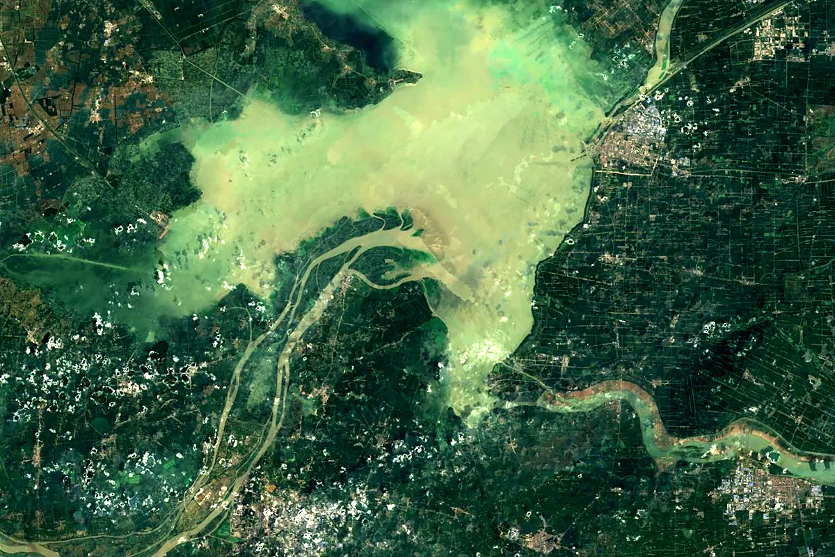 Huai River: satellite view of the mouth