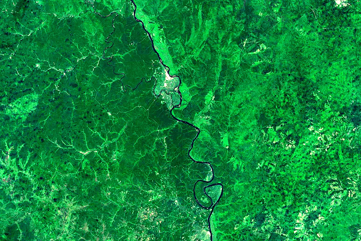 Huma River: satellite view of the mouth