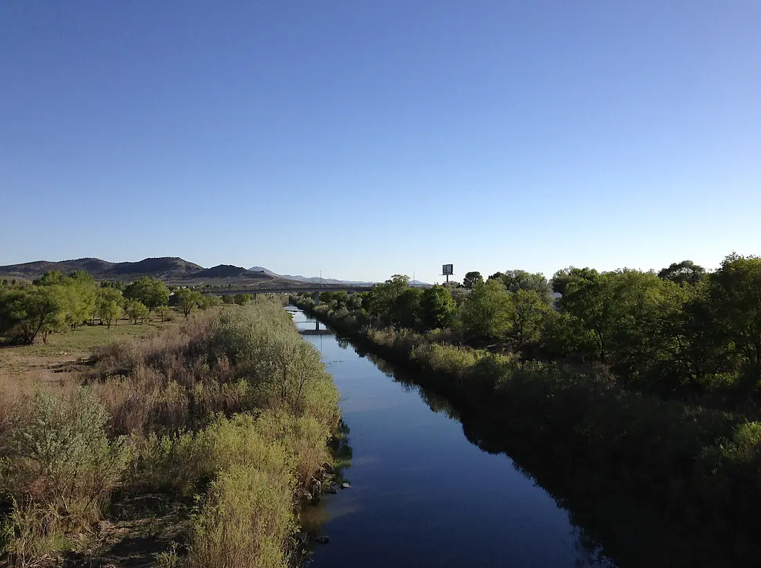 2013-05-31 18 22 04 View southwest along the Humboldt River from the 9th Street Footbridge in downtown Elko Nevada