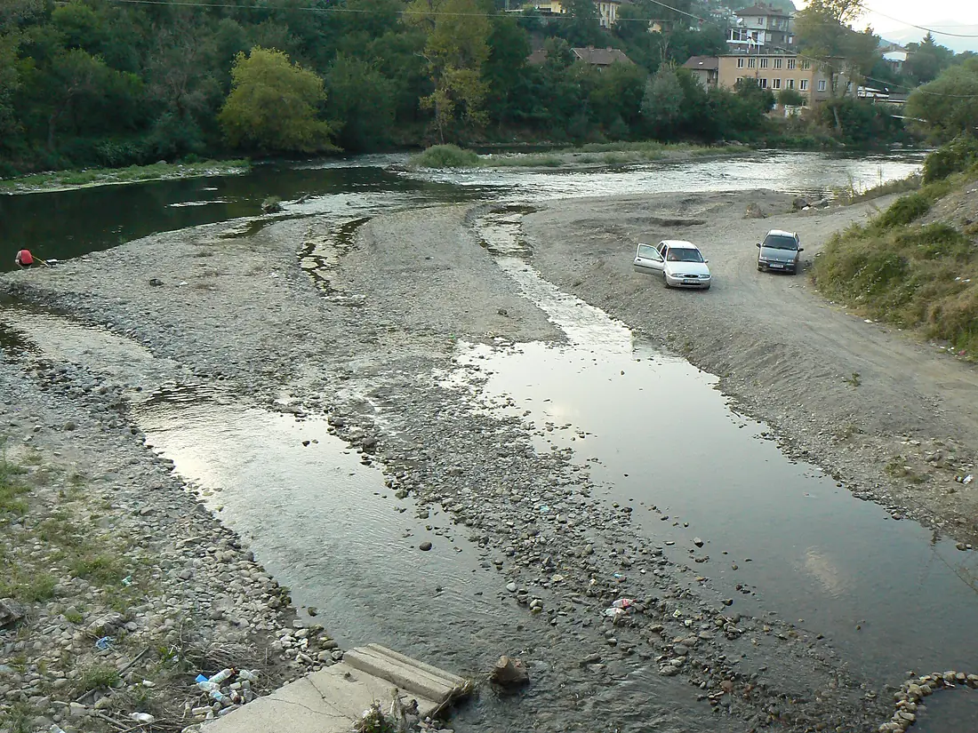 Batuliiska-river-and-Iskar