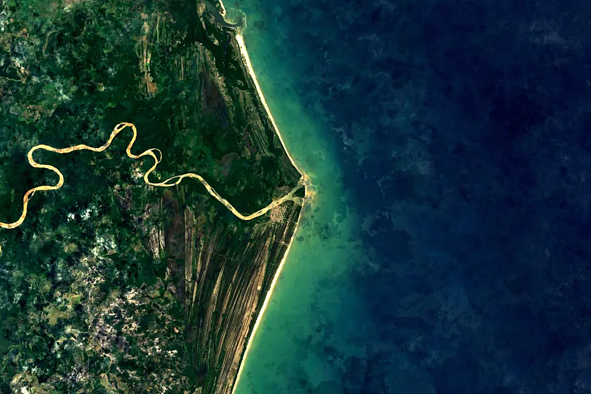 Jequitinhonha River: satellite view of the mouth