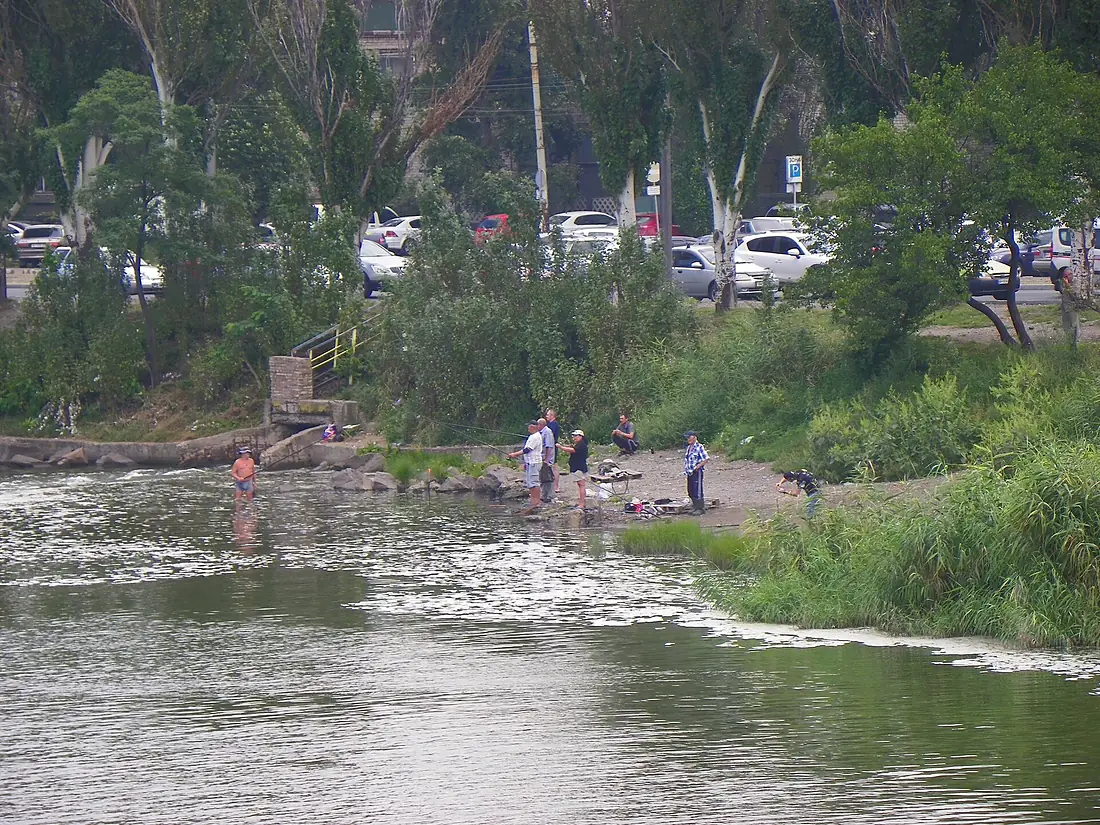 Fishermen on the river Kalmius near Azovstal in 2021 — Рибалки на річці Кальміусі біля «Азовсталі» у 2021 році 03