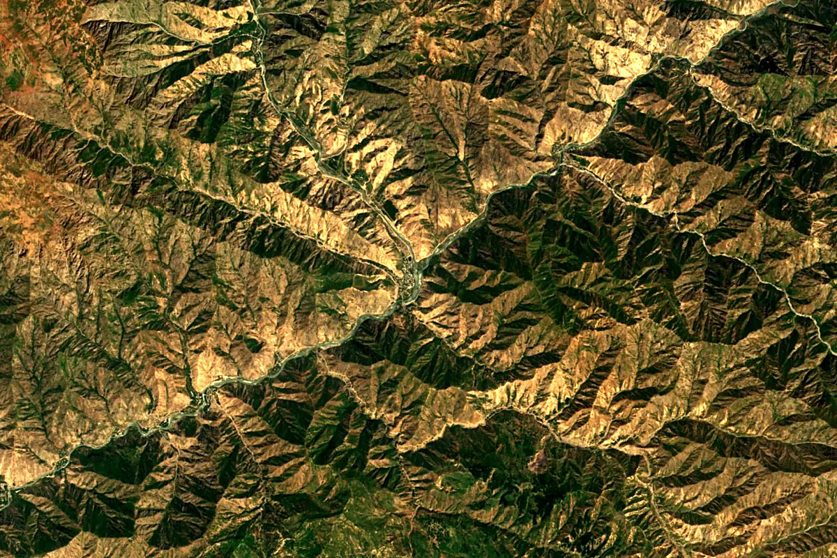 Kofarnihon River: satellite view of the source