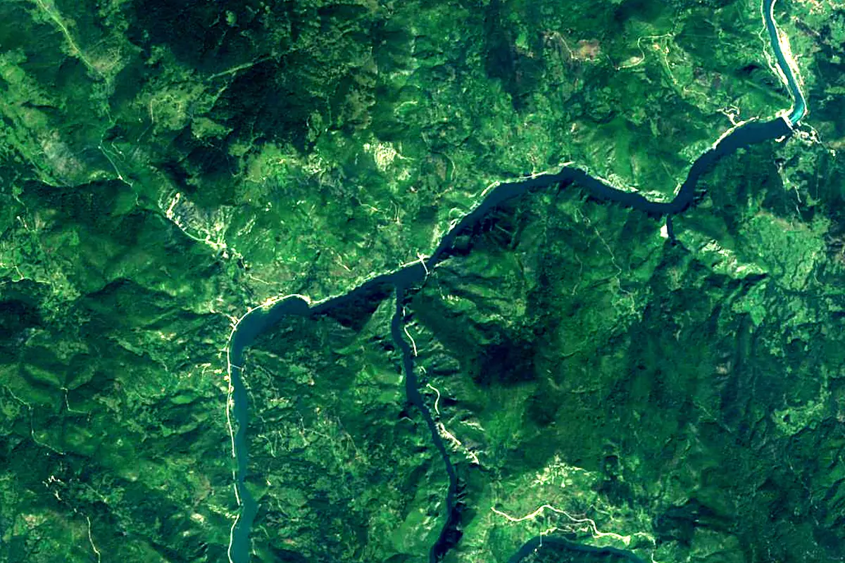 Lim: satellite view of the mouth
