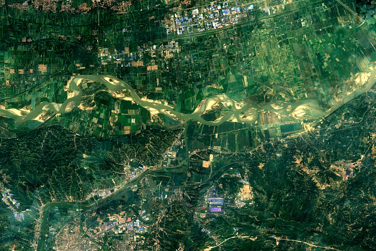 Luo River: satellite view of the mouth