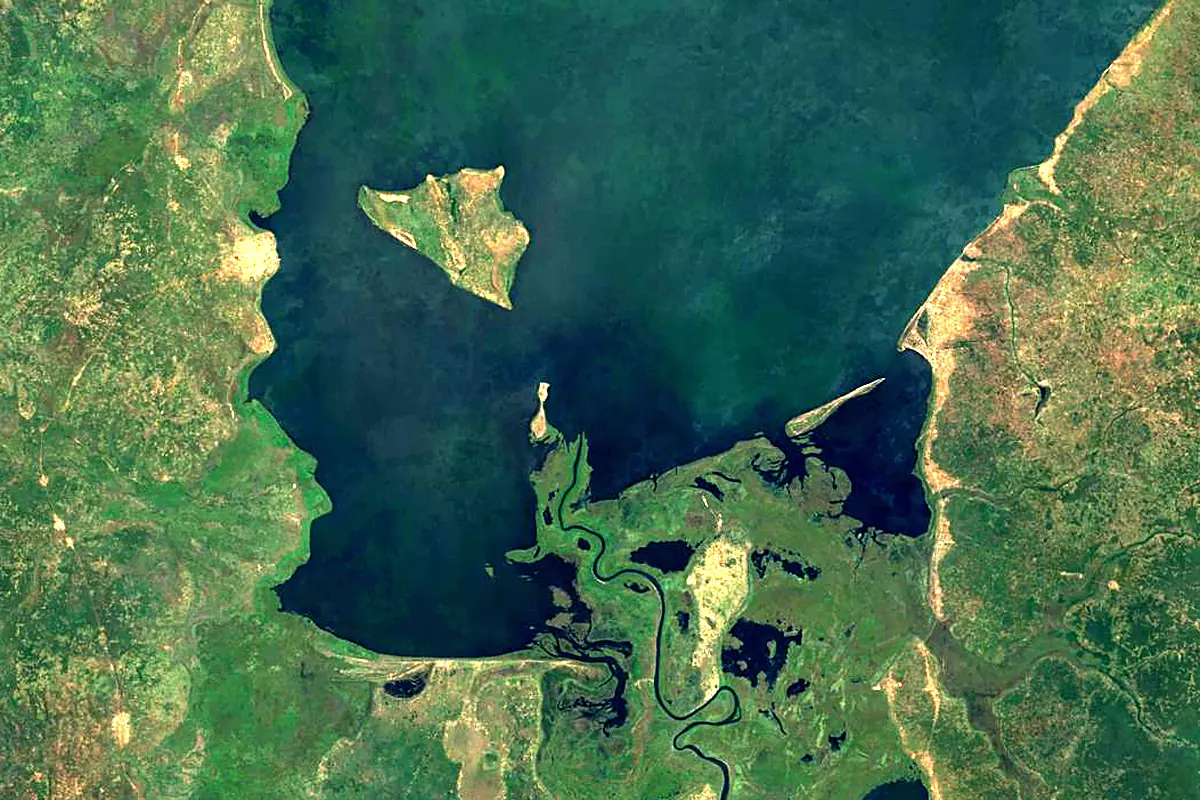 Luvua River: satellite view of the mouth