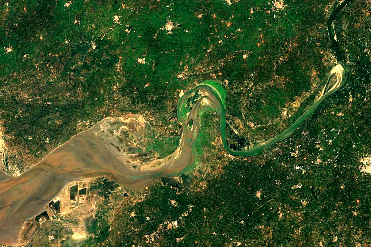 Mahi River: satellite view of the mouth