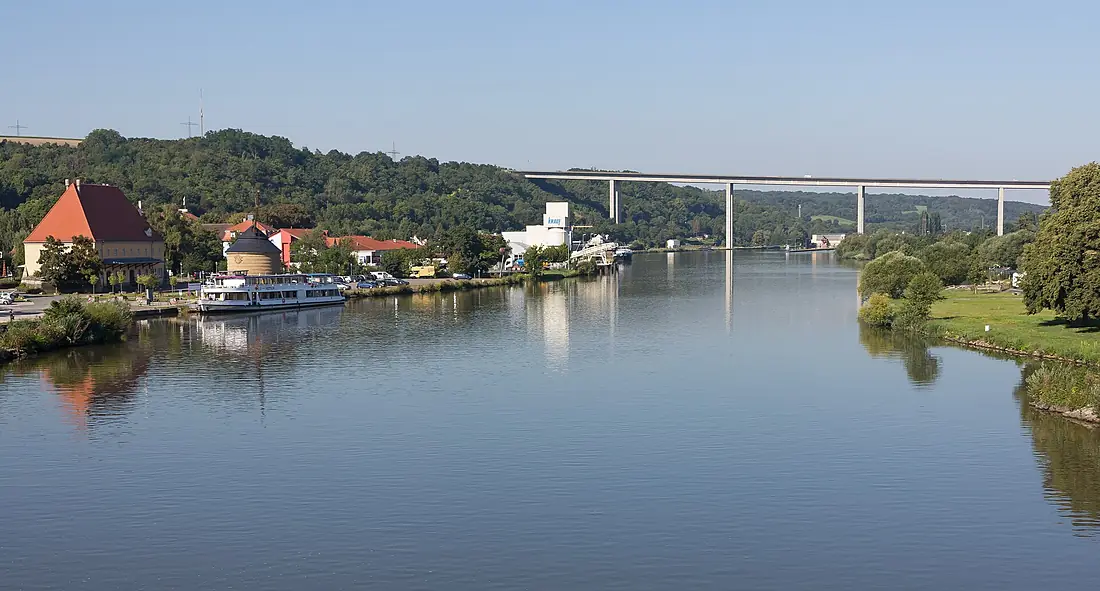 Bij Marktbreit, zicht vanaf de brug naar snelweg over de Main foto4 2016-08-07 09.14