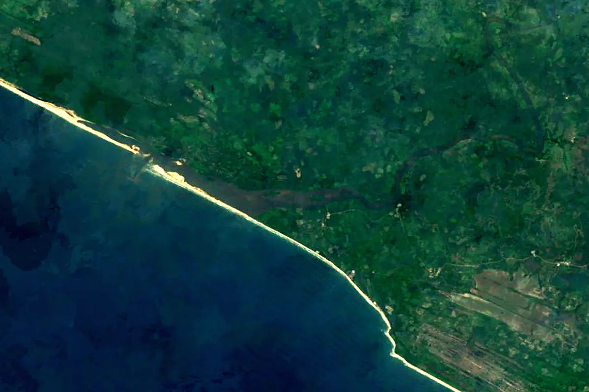 Mano River: satellite view of the mouth