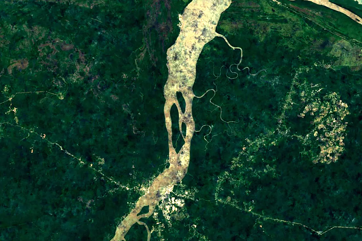 Maroni: satellite view of the mouth