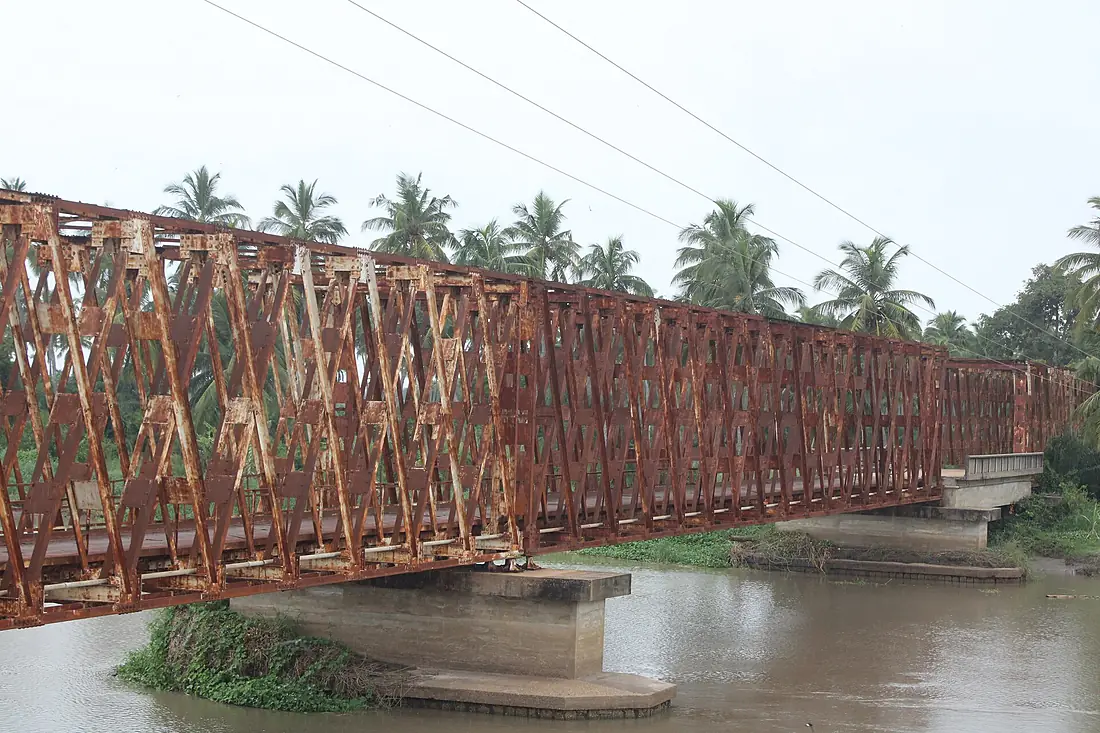 Ancien pont sur le Mono au Bénin 02