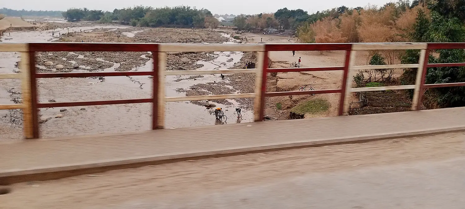 Dégradatiion de la rivière par l'extraction de pierres